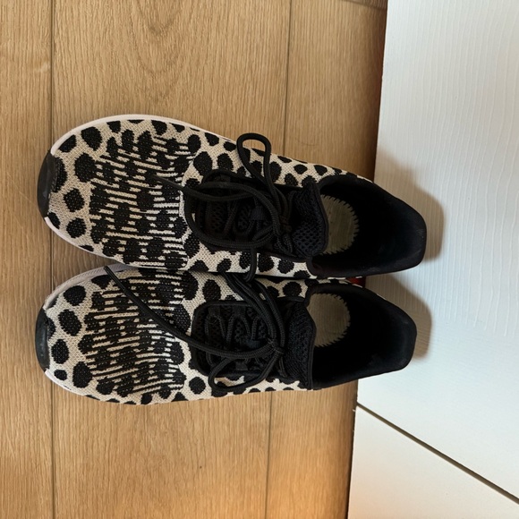 Women’s Athletic Works Soft Running Athletic Sneaker (missing insoles) - Picture 3 of 5